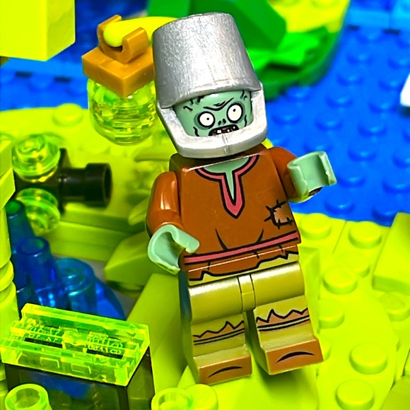 Buckethead - Picture 1 of 1